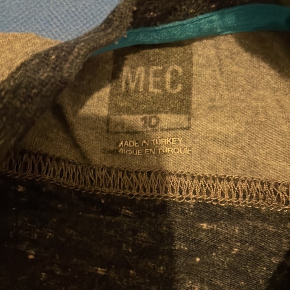 MEC Longsleeve Shirt for Boys Size 10 - Picture 2 of 2
